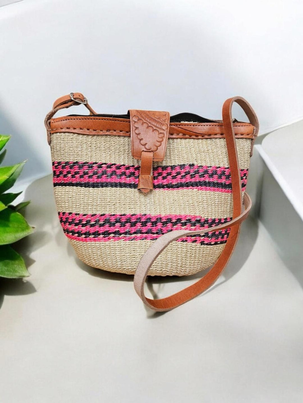 Handwoven Sisal Kiondo Beach Tote | African Sisaltasche Einkaufskorb | Leather Strap Basket Bag | Summer Women | Ships from Germany
