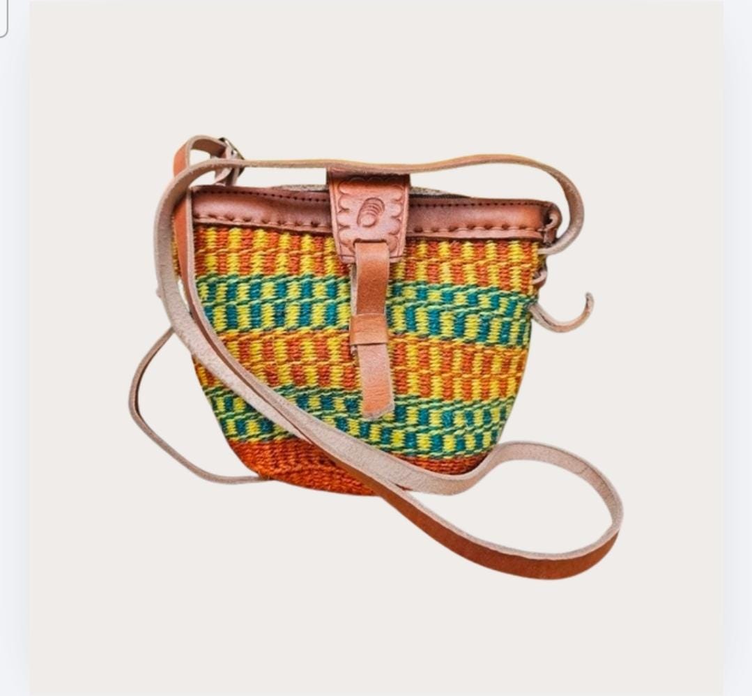Handwoven Kiondo Basket | Handmade Kenyan Small Sisal Baskets | Tasche Kyondo | African Sisal Tote with Leather Straps | Ships from Germany